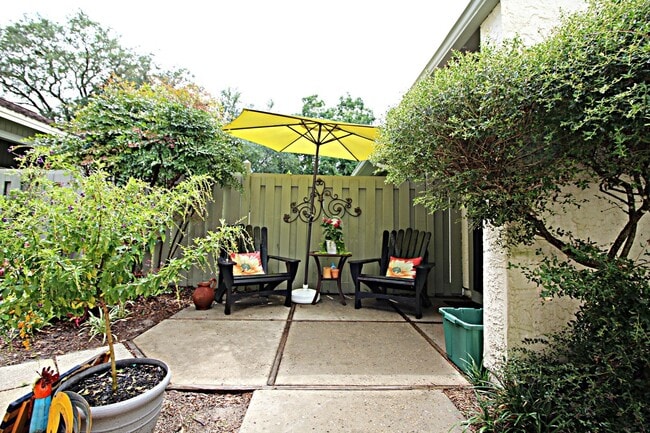 Building Photo - Beautifully Updated Patio Home In Niceville!