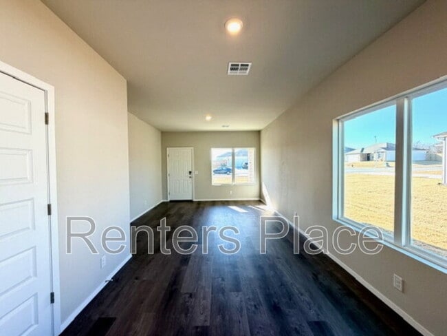 Building Photo - 1112 Raven Dr