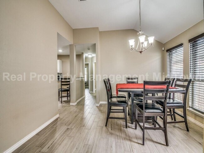 Building Photo - Stylishly Updated 3-Bedroom Home with Modern Touches & Prime Location!