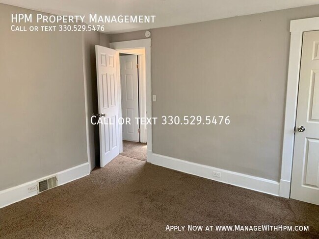 Building Photo - 205 6th St NW