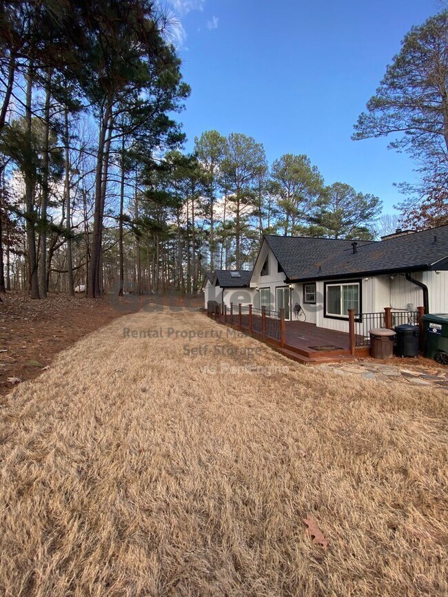 Building Photo - 335 Fairfield Cir