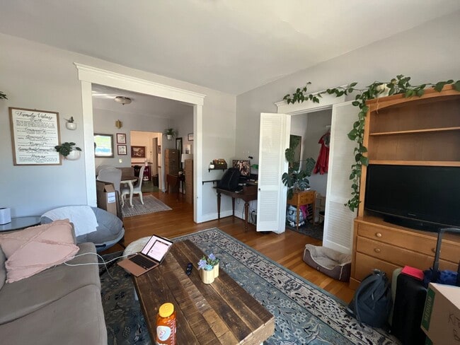 Building Photo - 182-184 Foster Street