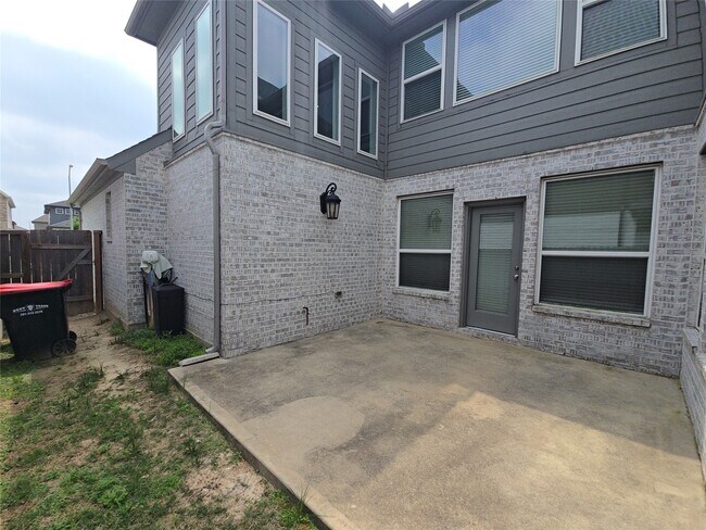 Building Photo - 9227 Dearborn Knoll Dr