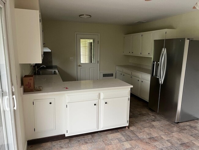 Building Photo - 490 Schoolhouse Rd