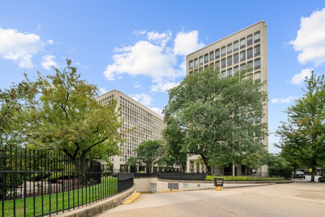 Building Photo - 1450 E 55th Pl