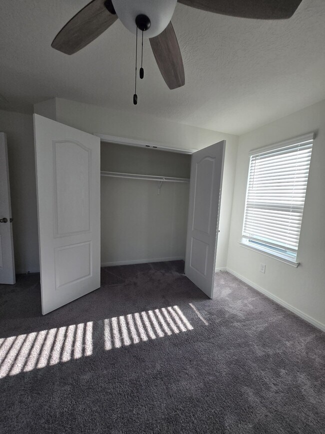 Building Photo - 25223 Sierra Mnr Ct