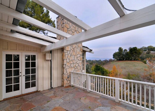 Building Photo - 5 Bed, 4.5 bath estate located in guard gated Hidden Hills Neighborhood