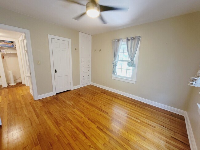 Building Photo - 608 Talaflo St