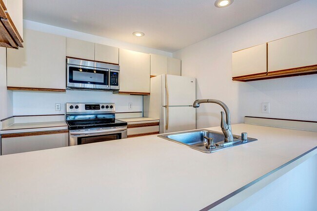 Building Photo - 2 bed 1.75 bath Apartment in Seattle