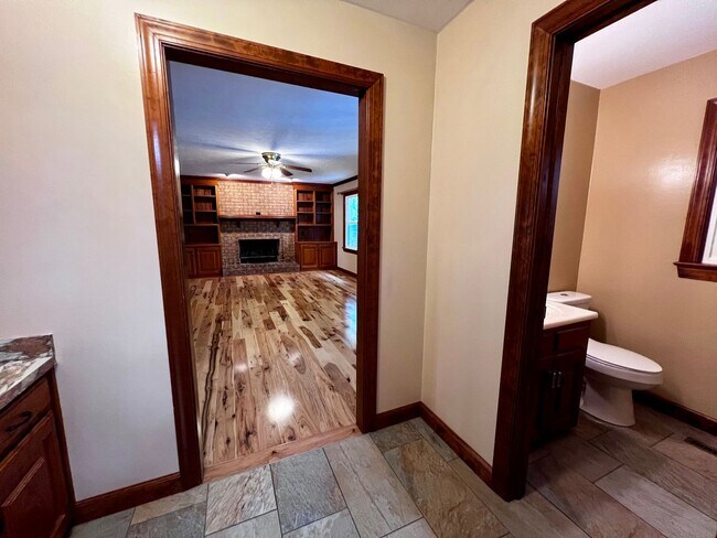 Building Photo - Large 6 bedroom home with Pool in Virginia Beach