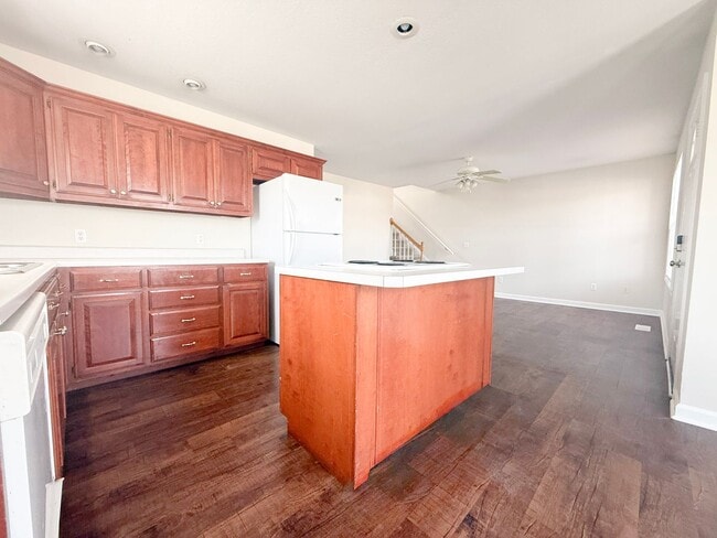 Building Photo - 430 W Stevens St