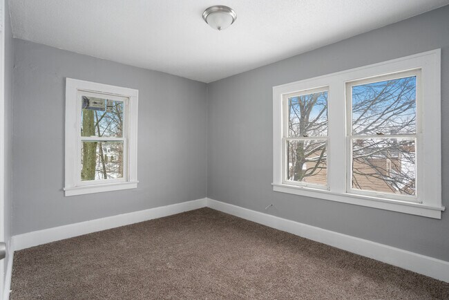 Building Photo - 2229 Cordova Ave