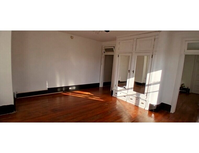 living room - 1720 Memorial Ave