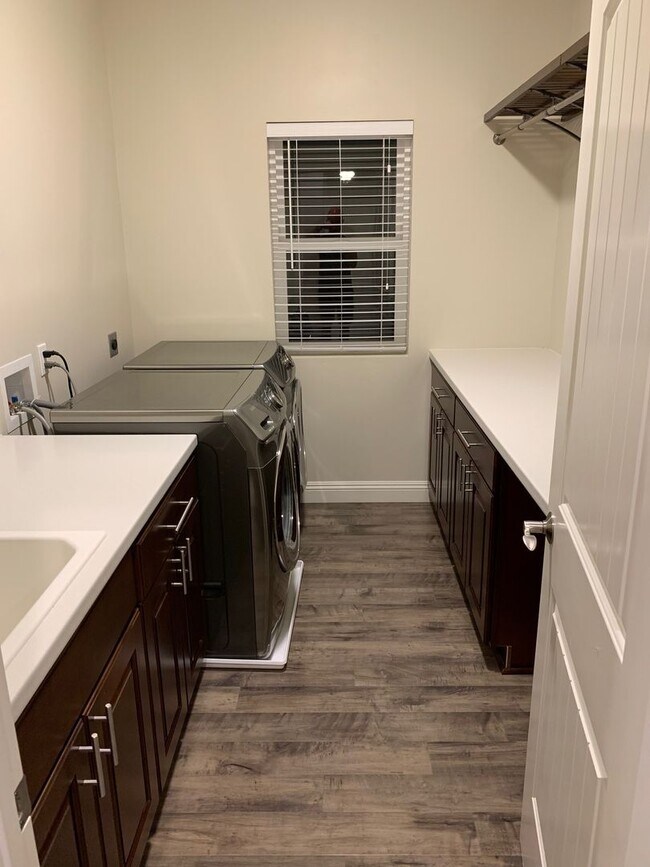 Building Photo - 1520 Independence Way