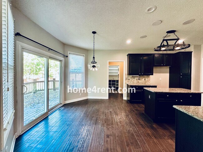 Building Photo - Elegant Cul-de-Sac Retreat with 5th Bedroo...