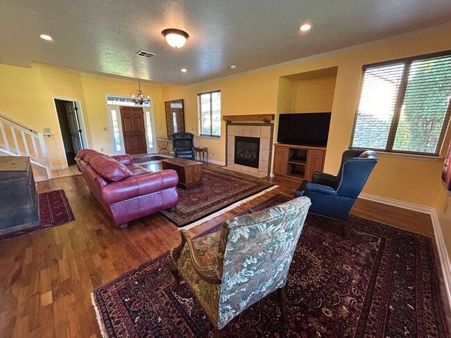 Building Photo - Gorgeous 4 Bedroom in Desirable East Missoula!