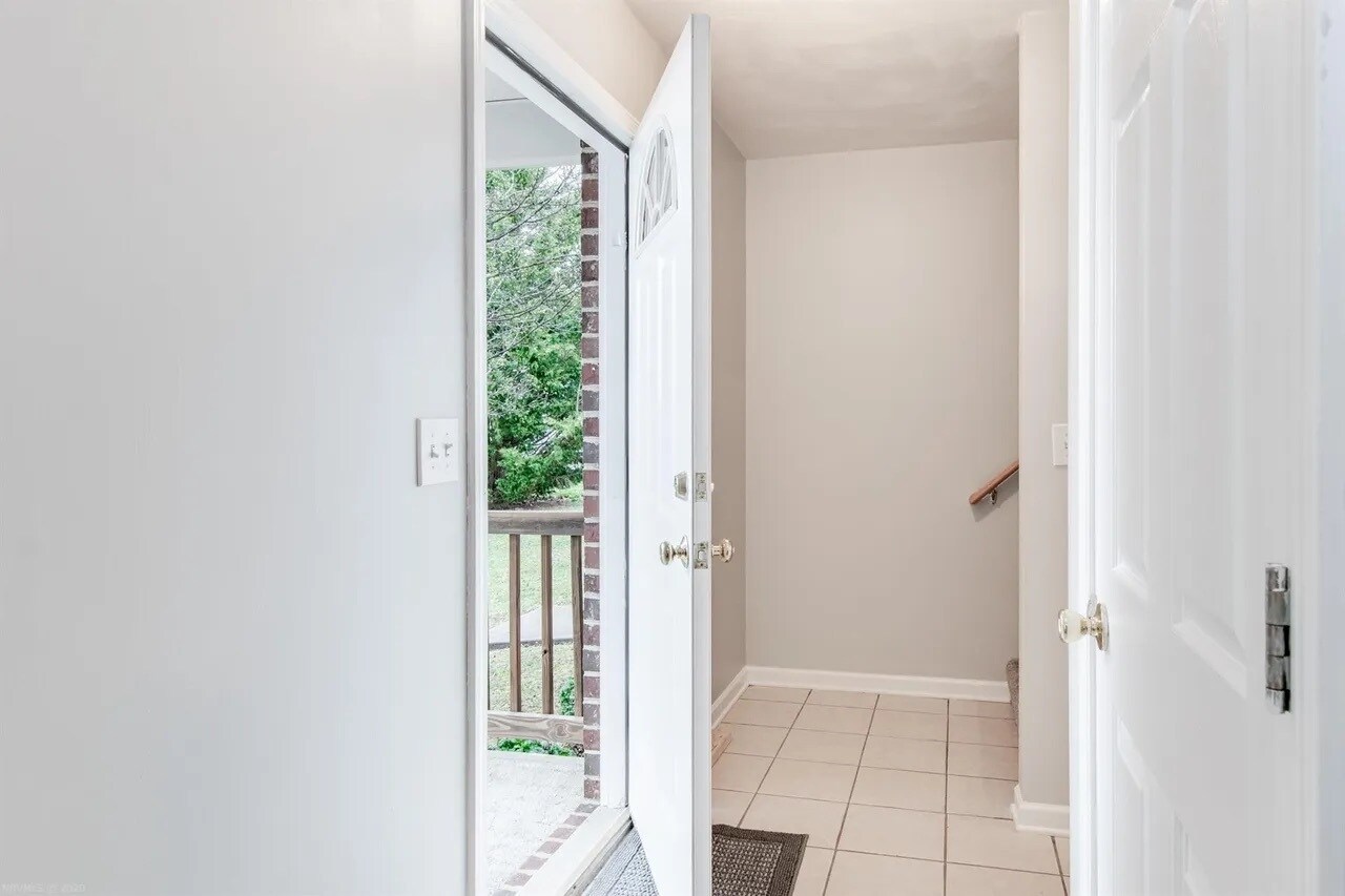 Building Photo - 650 Republic Rd