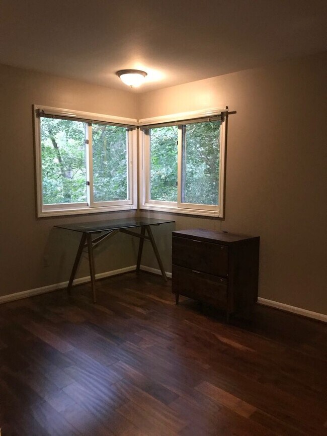 Building Photo - 106 Tulip Tree Ct