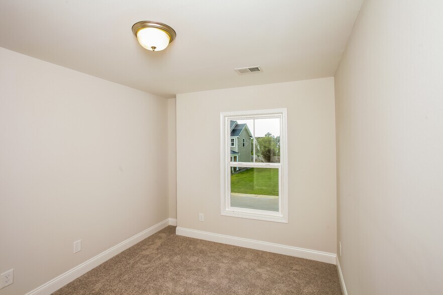 Building Photo - 417 Blue Robin Ln
