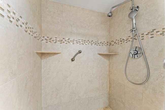Building Photo - 527 Brackenwood Pl