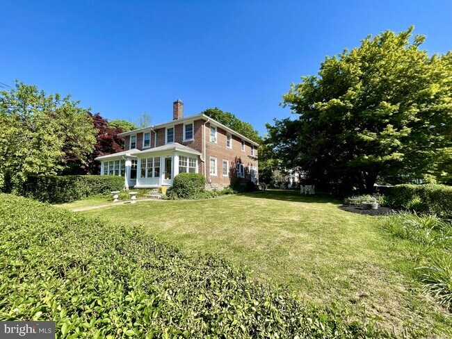 Building Photo - 217 West Ave