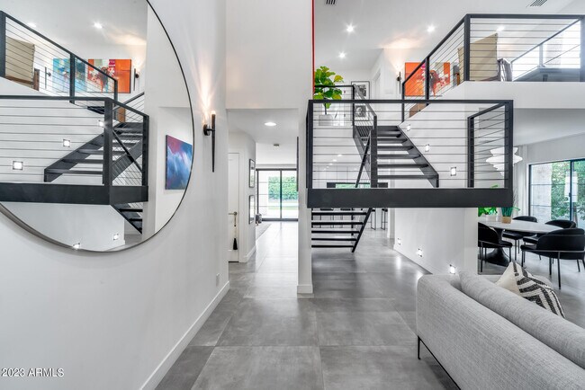 Building Photo - 8618 N Timberlane Dr