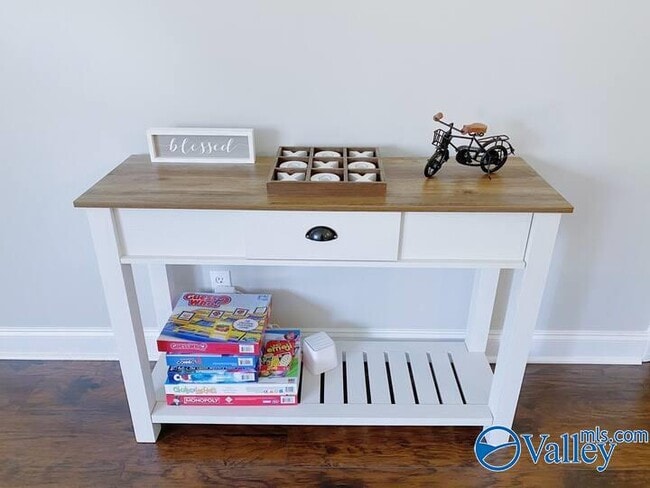 Building Photo - 12005 Greenleaf Dr SE