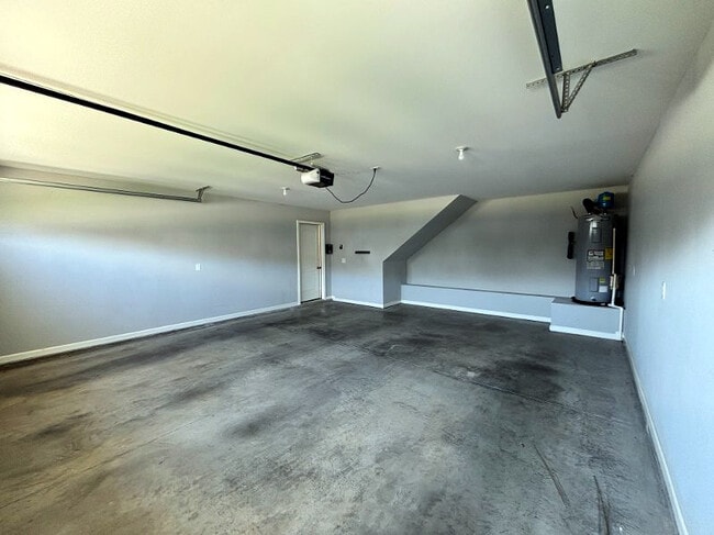 Building Photo - 2431 Hollis Dr