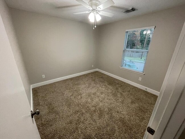 Building Photo - 906 Yacht Ct