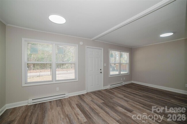 Building Photo - 5113 Higgins St