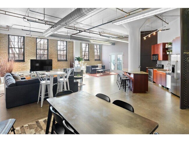 Building Photo - 730 Stinson Blvd NE