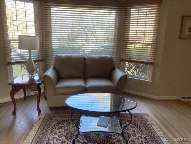 Building Photo - 11 Bradenham Pl