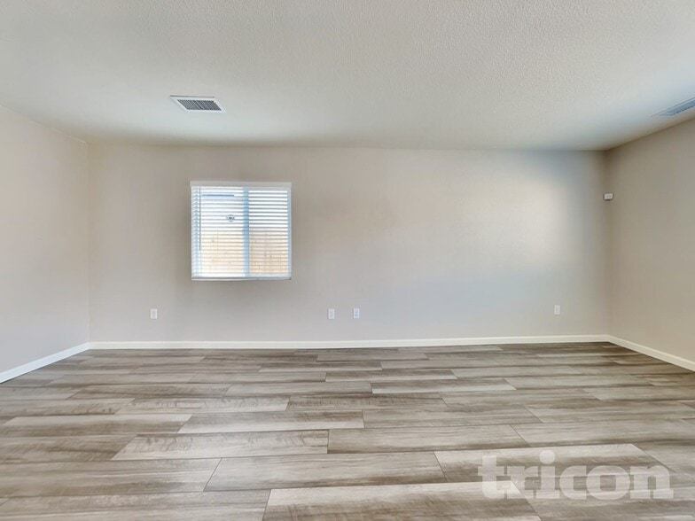 Building Photo - 8941 Elk Ravine Dr