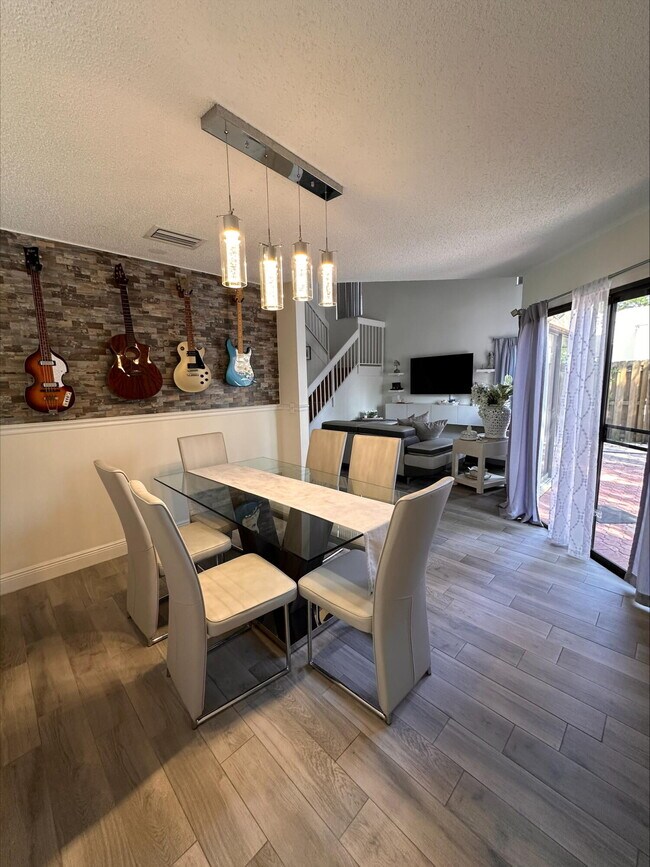 Building Photo - 1728 Shoreside Cir