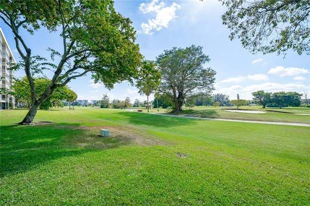 Building Photo - 3050 N Palm Aire Dr