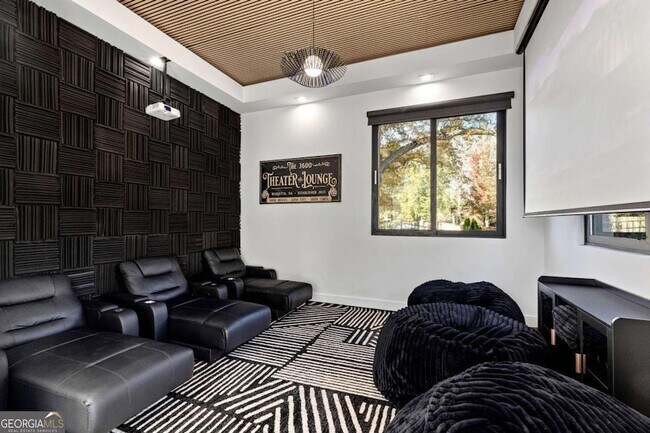 Building Photo - 3600 Lower Roswell Rd