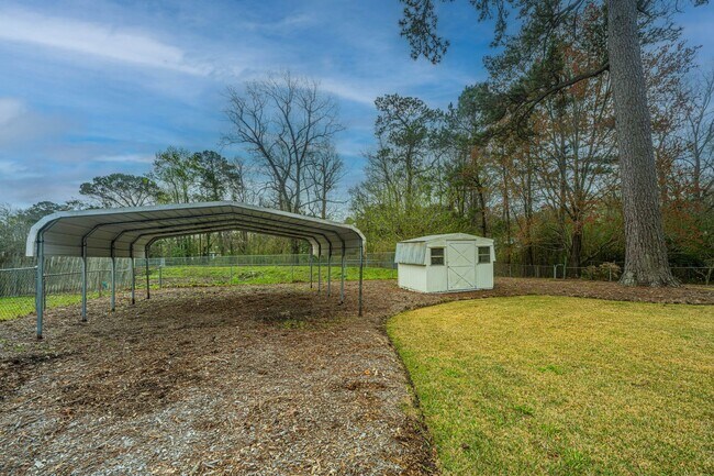 Building Photo - Charming Hanahan Ranch with Hardwood Floor...
