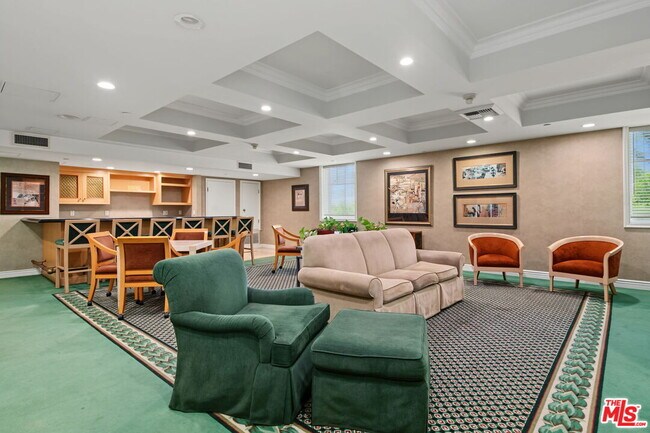 Building Photo - 430 N Oakhurst Dr