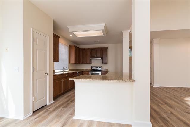 Building Photo - 3614 English Oak Dr