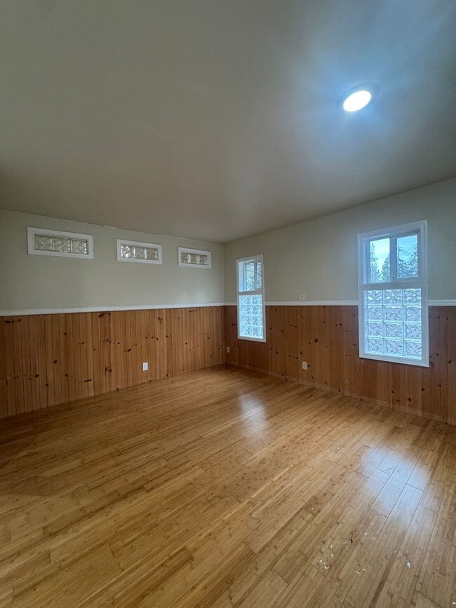 Building Photo - 5-Bed, 3-Bath in South Eugene