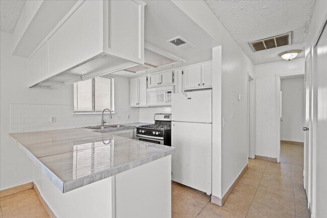 Building Photo - Winwood