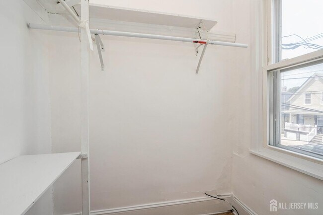 Building Photo - 309 Hall Ave