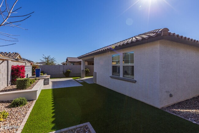 Building Photo - 15292 W Linden St