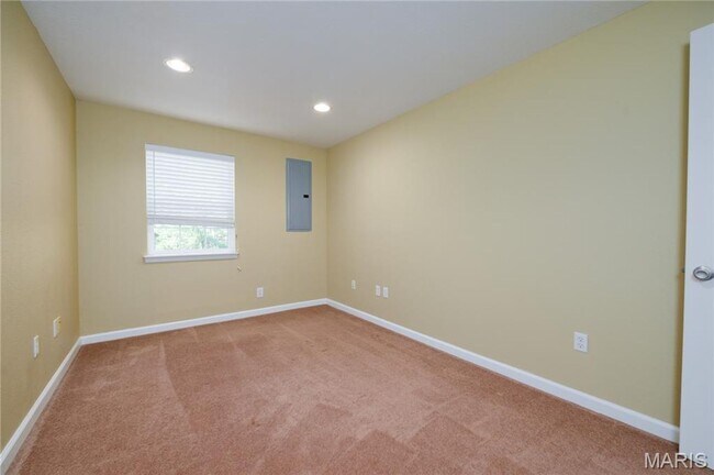 Building Photo - Amazing 4 bedroom 3.5 Bath house