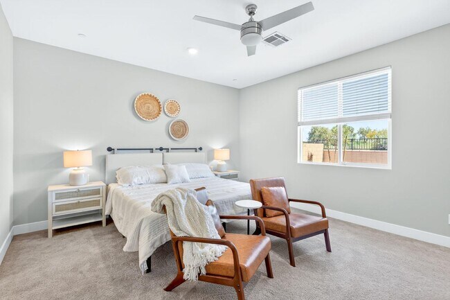 Building Photo - 1024 Saker Falcon Dr