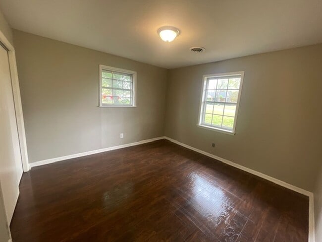 Building Photo - Renovated 3 Bedroom 2 Bath Home for Rent with 2 Car Garage!