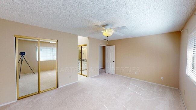 Building Photo - 3 Bed/2.5 Bath Townhome In Eastside Costa Mesa!