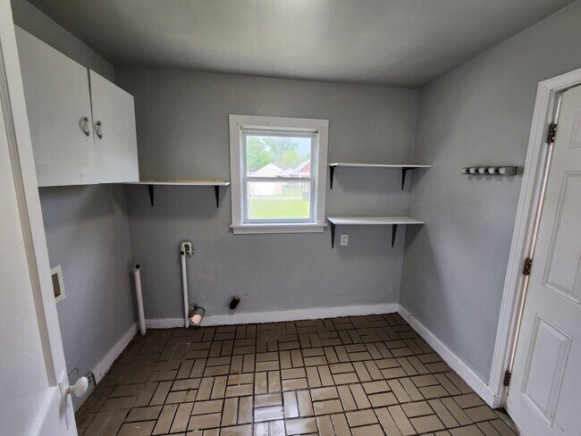 Building Photo - Charming 2 bedroom 1 bath home with recent...
