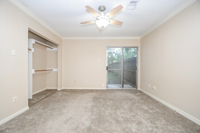 Building Photo - 8562 Laurel Trails Dr