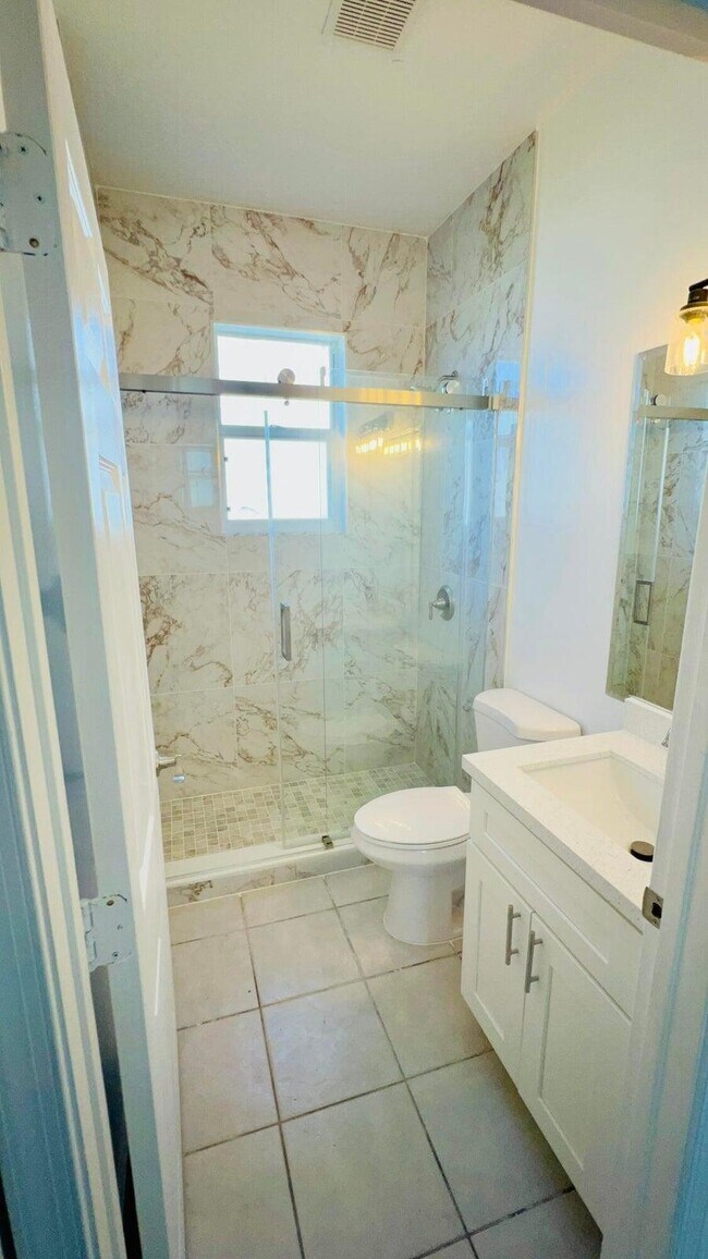 Building Photo - 1196 Hatteras Cir